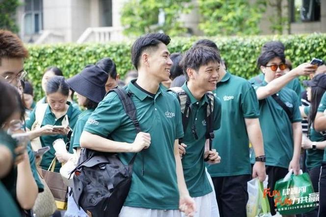 广州空格盛世教育咨询,在蓝天下共绘团队新篇章!
